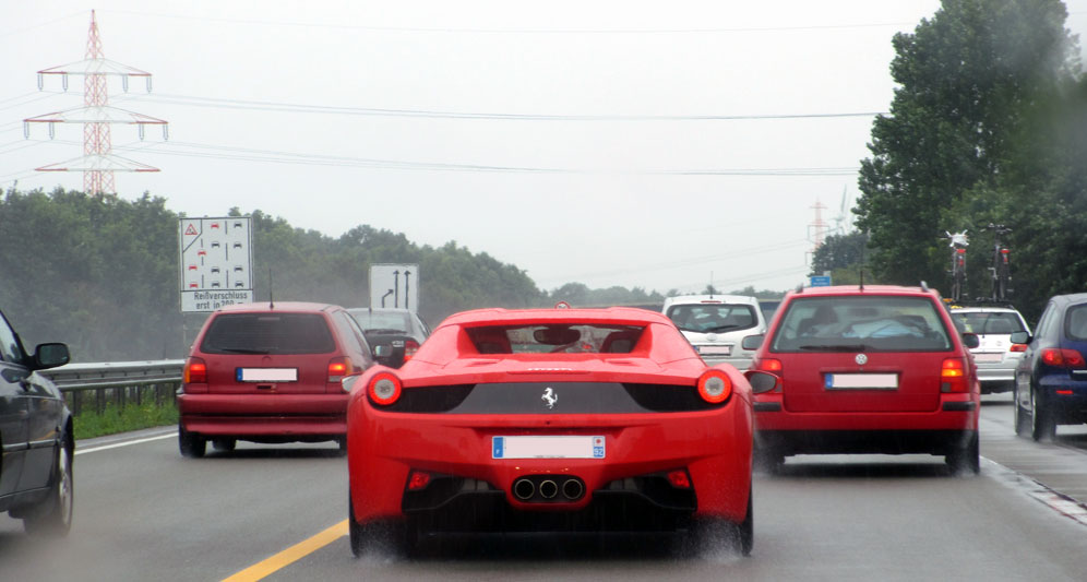 Kør Ferrari på landevej