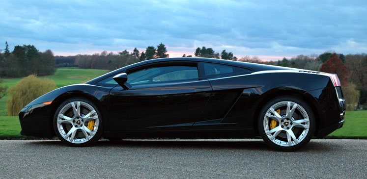 Kør selv Lamborghini i København eller Århus